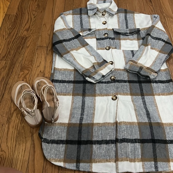 POSH SHOW UNLISTED ITEM - Picture 3 of 3